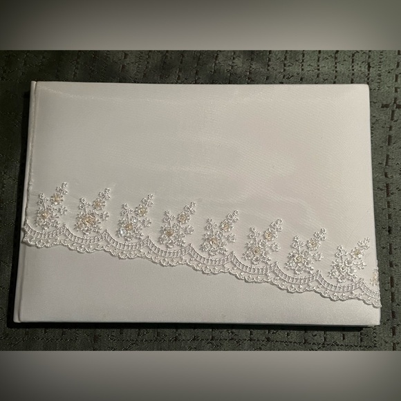 OFFERS! C.R. Gibson Collections Wedding Guest Book - Picture 1 of 8